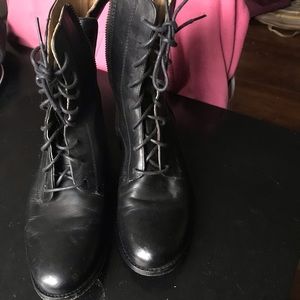 Frye black Melissa short lace-up boots size 7.5 US